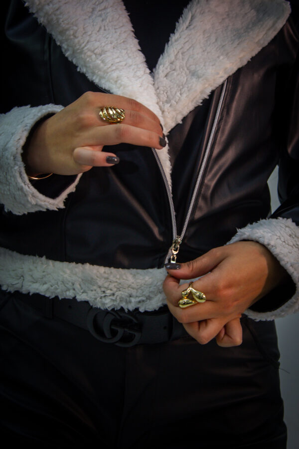 Jaqueta Cropped em Leather Touch com Forro Peluciado - Image 2