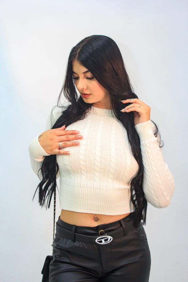 Blusa Cropped em Tricot Trançado Clássico