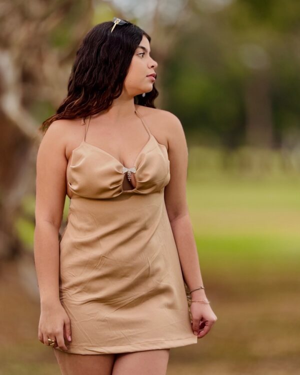 Vestido Frente Única com Broche Luxo no Decote - Image 4